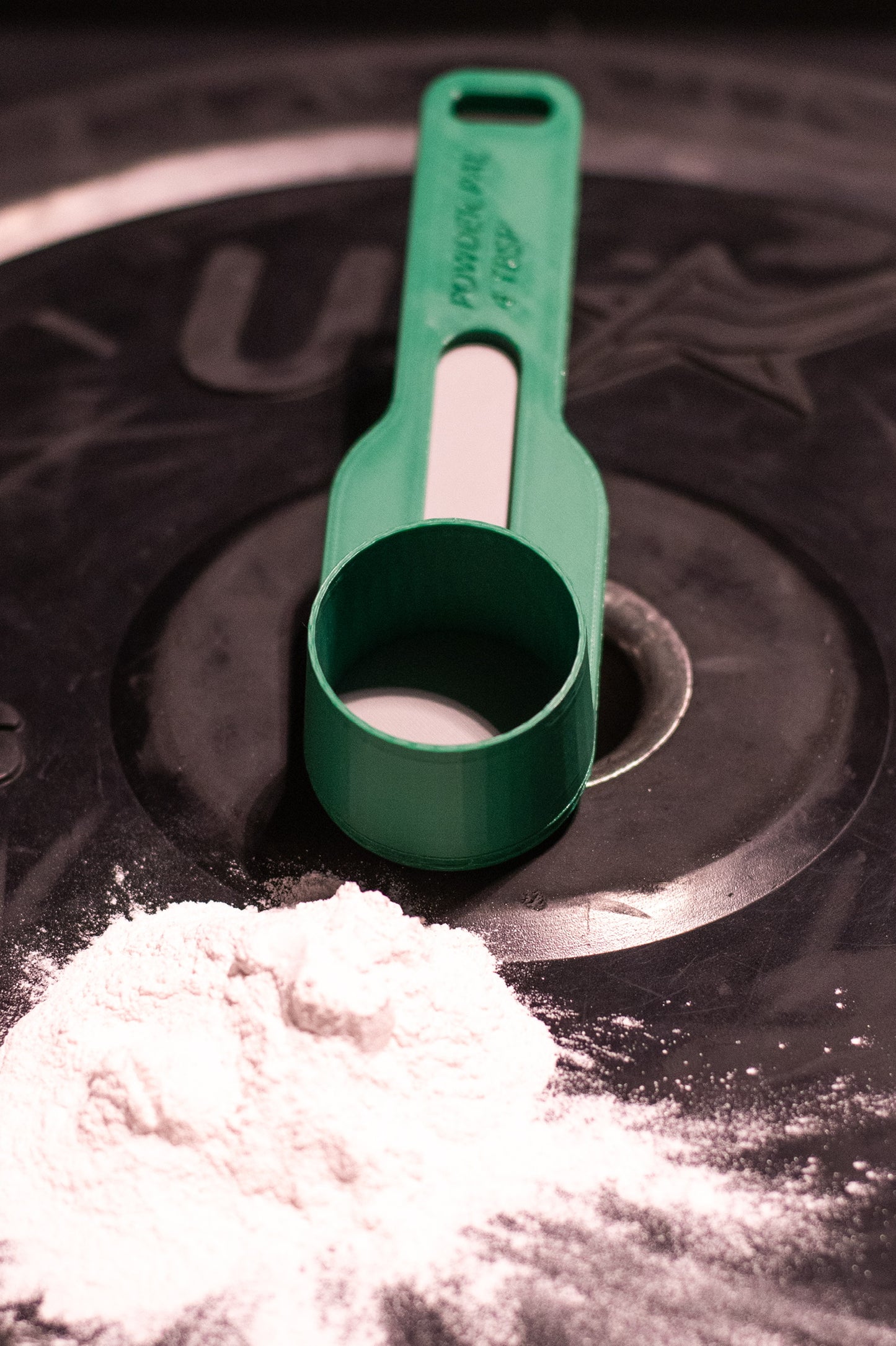 Mess-free powder scoop for easy dispensing of protein powder, flour, and more