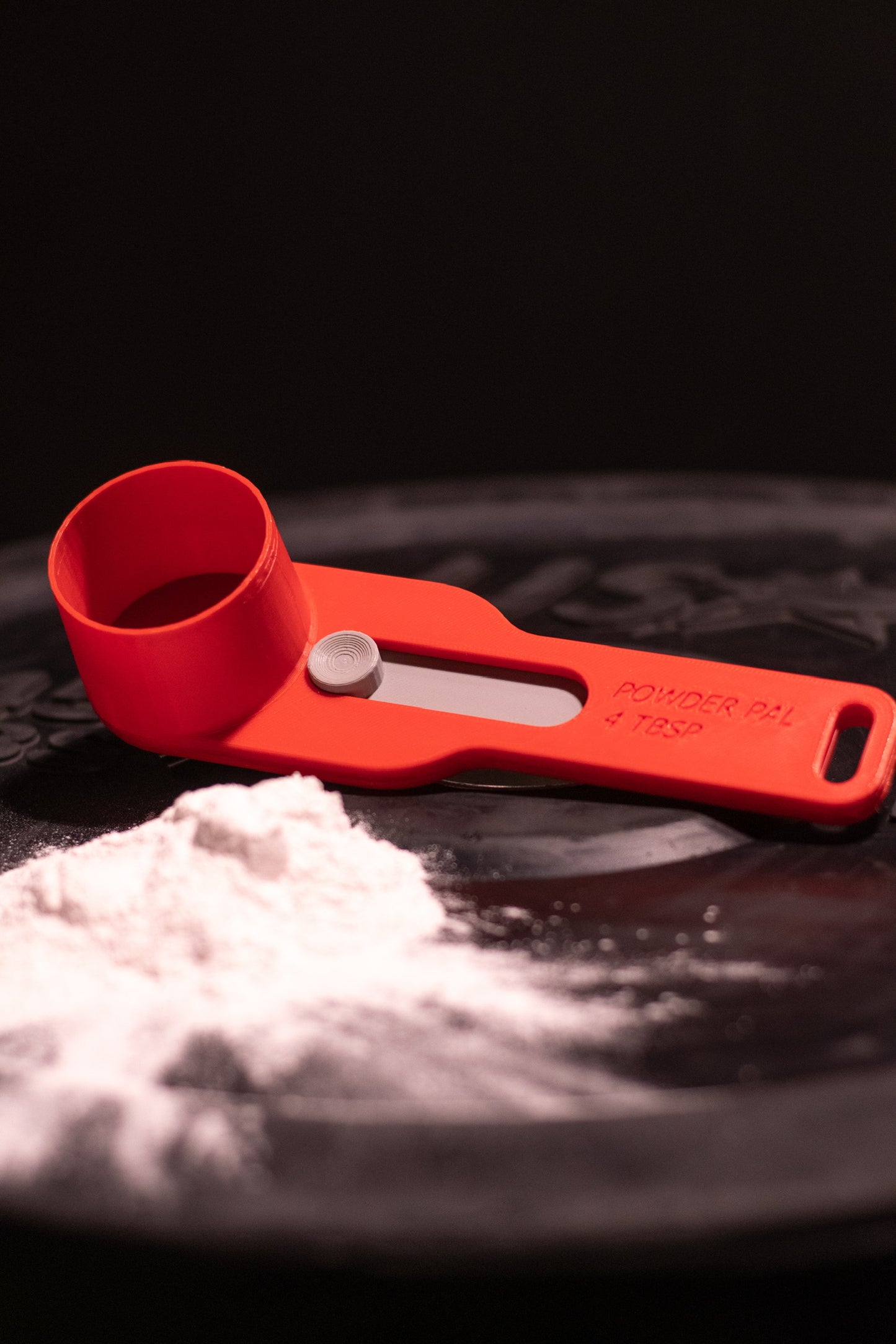 Mess-free powder scoop for easy dispensing of protein powder, flour, and more